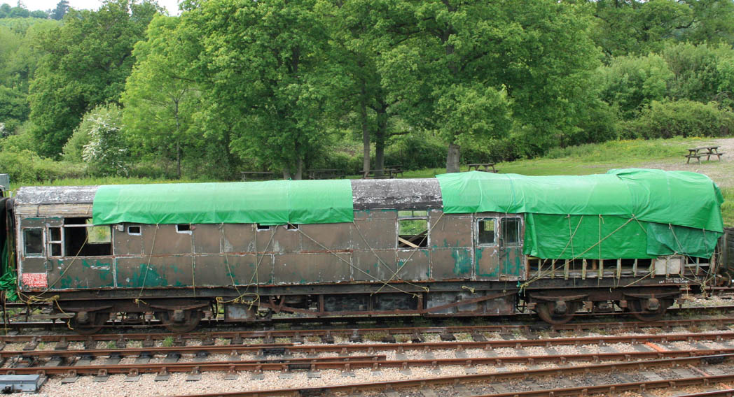 7864 as stored before replacement of its tarpaulin (Dave Clarke, 20 May 2008)